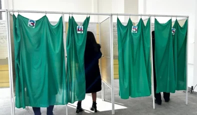 Azerbaycan’da Fuzuli’de erken cumhurbaşkanlığı seçimi için sandık başına gidildi